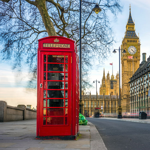 London,,England,-,The,Iconic,British,Old,Red,Telephone,Box